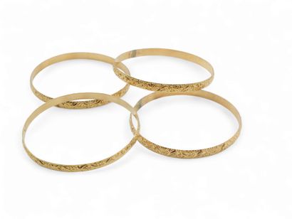 TRAVAIL ETRANGER
LOT de quatre bracelets...