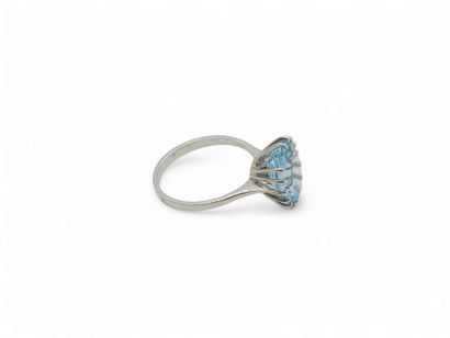 French WORK Xxeme siecle
White gold ring...
