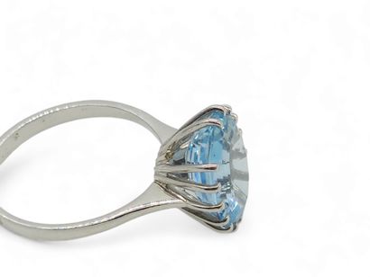 French WORK Xxeme siecle
White gold ring...