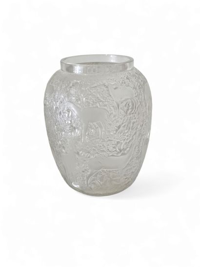 LALIQUE
Bagatelle model 
Moulded crystal...