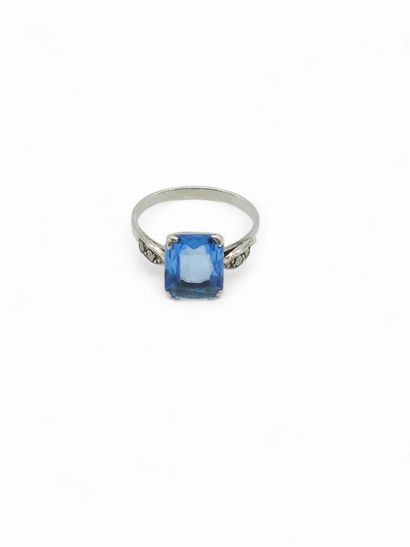 French WORK Xxeme siecle 
Silver ring set...