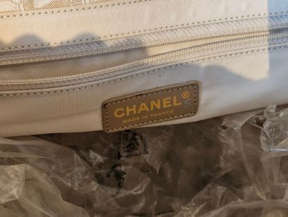CHANEL 
Beige fabric tote bag
Wear and s...