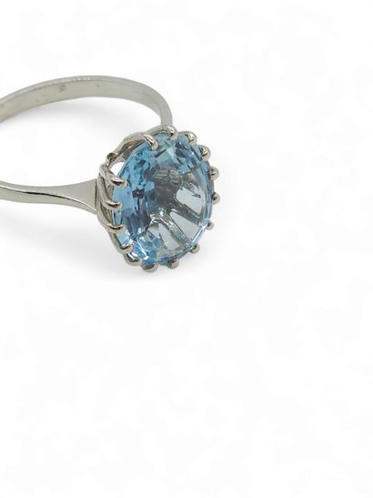 French WORK Xxeme siecle
White gold ring...