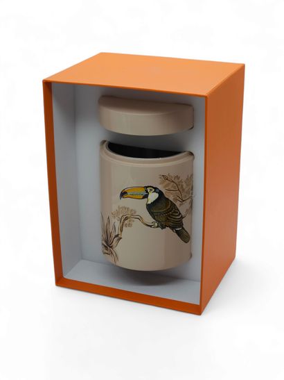HERMES
Tea box representing a toucan on its...