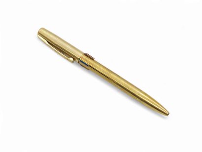 SET OF THREE STYLOS including :
Daniel Hechter...