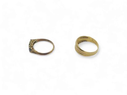 GOLD LOT comprising :
A 750° yellow gold...