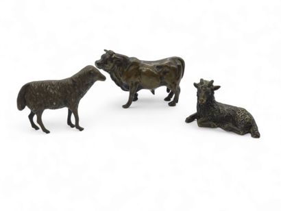 VIENNA
Set of three bronze subjects representing...