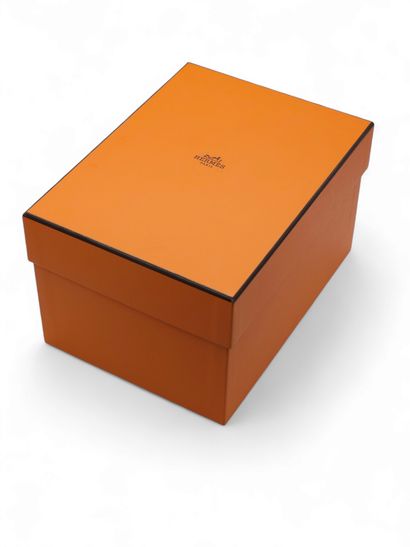 HERMES
Tea box representing a toucan on its...