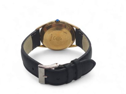 LIP
Wristwatch, round dial in 750° yellow...