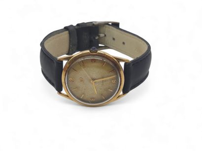 LIP
Wristwatch, round dial in 750° yellow...