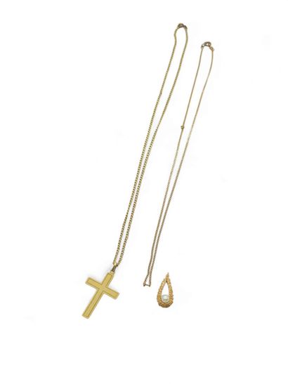 CHAIN in 750° yellow gold with cross pendant...