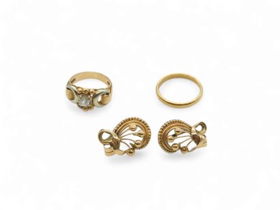 LOT d'or 750° comprenant : 
Bague en or jaune...