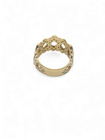 RING in yellow gold 750° and pavé diamonds
Gross...