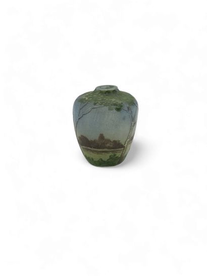 DAUM Nancy 
Miniature ovoid vase in multi-layered...