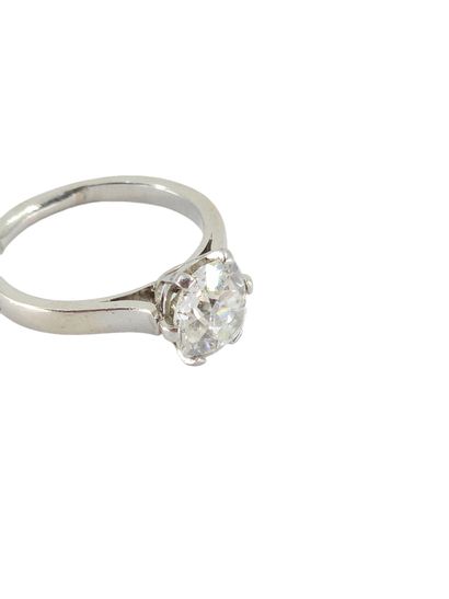 Platinum ring set with an 
