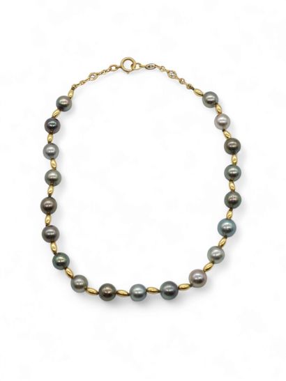 NECKLACE in 750° yellow gold and 19 Tahitian...