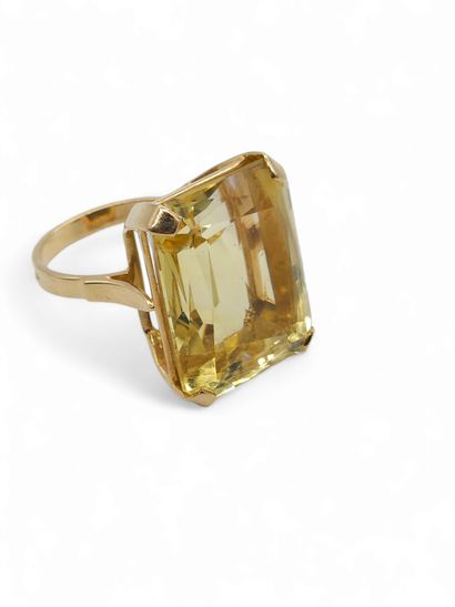 French WORK 
Cocktail ring in 750° yellow...