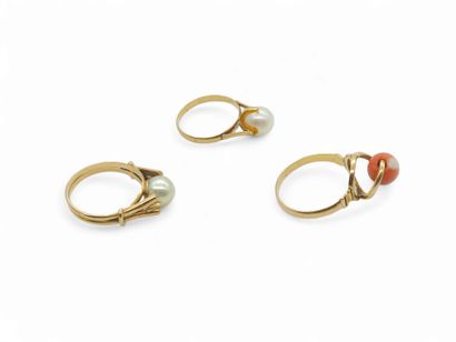 LOT of three 750° yellow gold rings with...