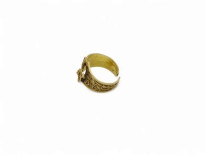 FOREIGN WORK 
Ring in 22kt gold 
Weight:...