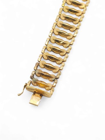 MODERN ITALIAN WORK
Flexible openwork bracelet...