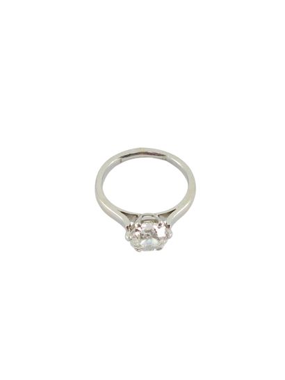 Platinum ring set with an 