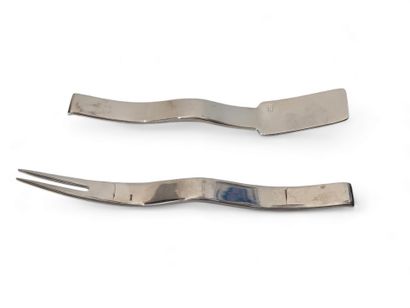 ERCUIS
Twelve polished steel shellfish forks...