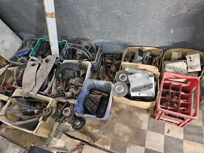 Ensemble de pieces automobiles diverses