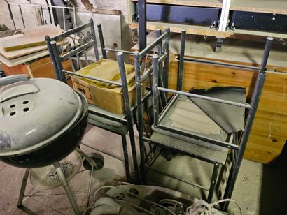 Table et quatre chaises en fer forgés
