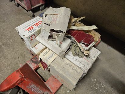 Ensemble de cartons de carrelage rouge