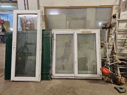 Ensemble de fenetres en pvc, volets et une...