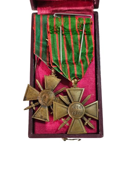 Deux croix de la premiere guerre mondiale
Medaille...