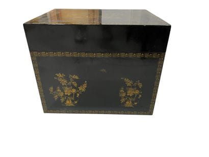Coffret laqué de style asiatique