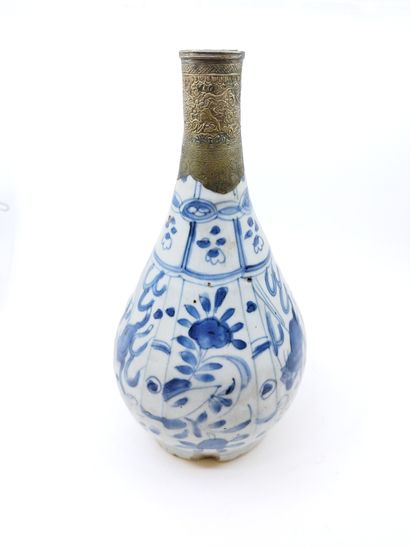 CHINE Epoque WANLI (1573-1620)
Vase piriforme...