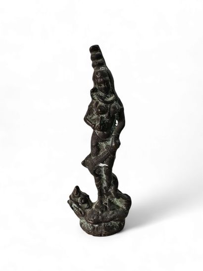 Tarra dans le gout de dali 
Asie
Statue en...