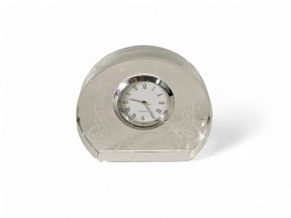 Petite pendule en verre gravé