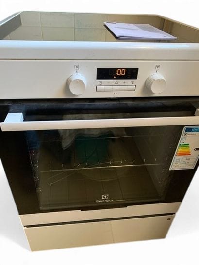 Electrolux
Four gaziniere vitroceramique