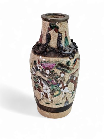 Nankin
Petit vase en faience craquelé