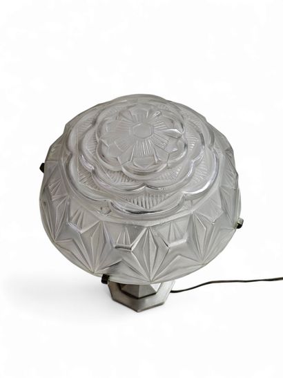 TRAVAIL Français
lampe en metal et abajour...
