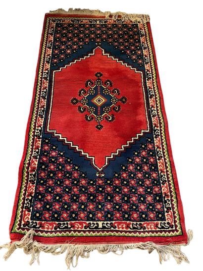 Trois grands tapis
Deux carpettes