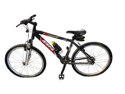 Deux vélos pour adulte VTC de marques BH...