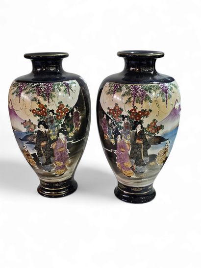 Satsuma Japon
Paire de vase à décor de cartouche...