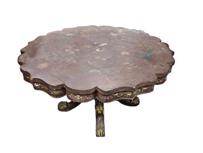 VIETNAM FIN XIXème SIECLE
Table basse chantournée...