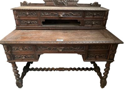Bureau à gradin de style Henri II en chêne
Accidents...