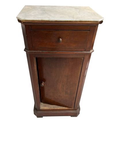 Ensemble de mobilier XIXème siècle comprenant
Un...