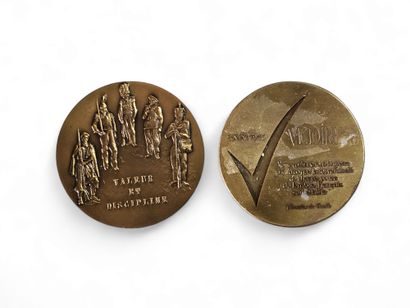 Deux medailles en bronze