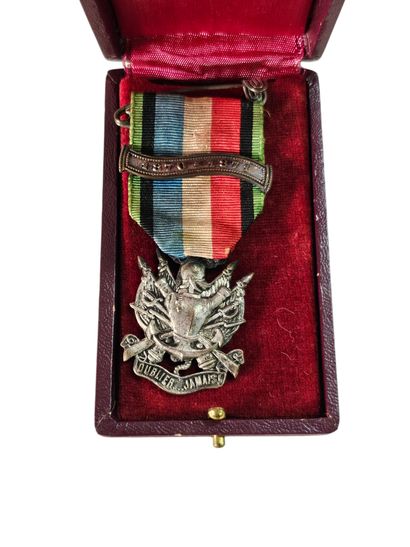 Deux croix de la premiere guerre mondiale
Medaille...