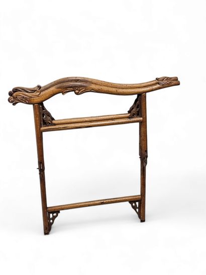 Vietnam
Table basse ronde pietement en bois...