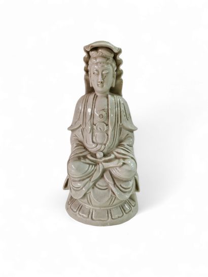 CHINE DEBUT XX ème siècle
Statue en porcelaine...