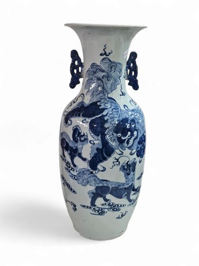 Vase asiatique à décor de chien de phô de...