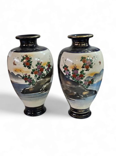 Satsuma Japon
Paire de vase à décor de cartouche...